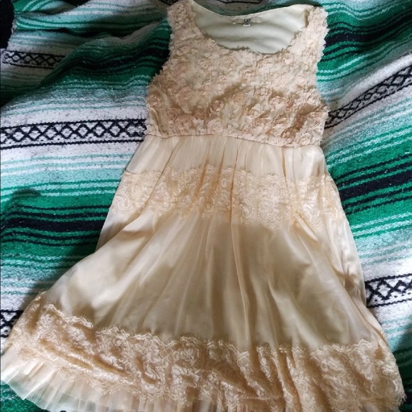 Roses and lace Ya La dress - Picture 7 of 7